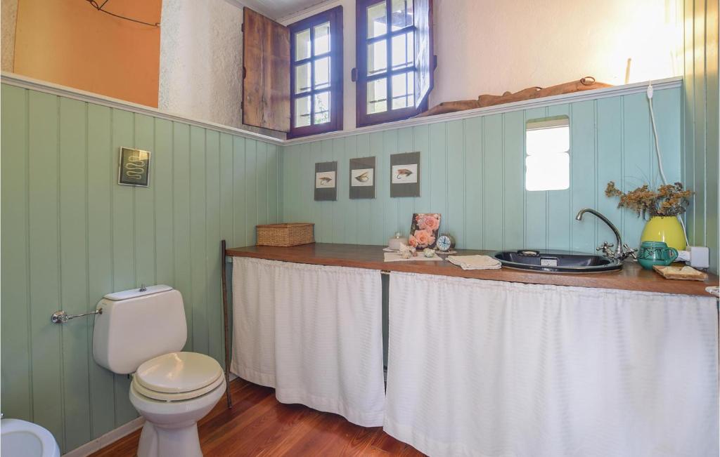 A bathroom at Cottage Ginestre