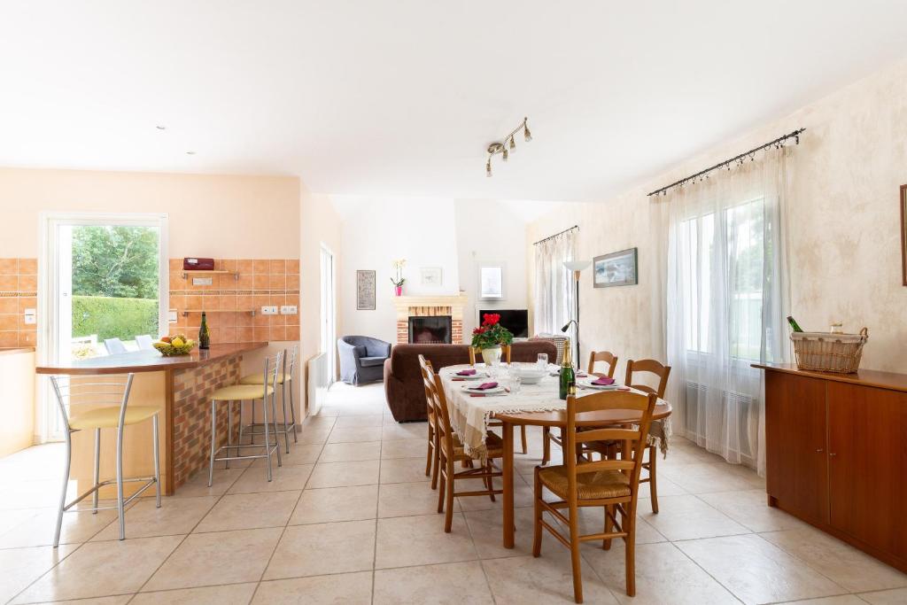 Le Chemin Vert - maison avec piscine - Maison De Deux Chambres