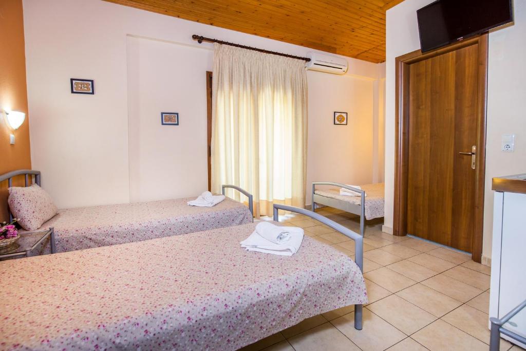 Postel nebo postele na pokoji v ubytování STUDIOS NIKOS