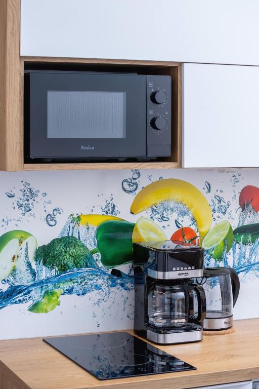 Kuchyňa alebo kuchynka v ubytovaní Kraków Trendy Studio Apartments by Noclegi Renters