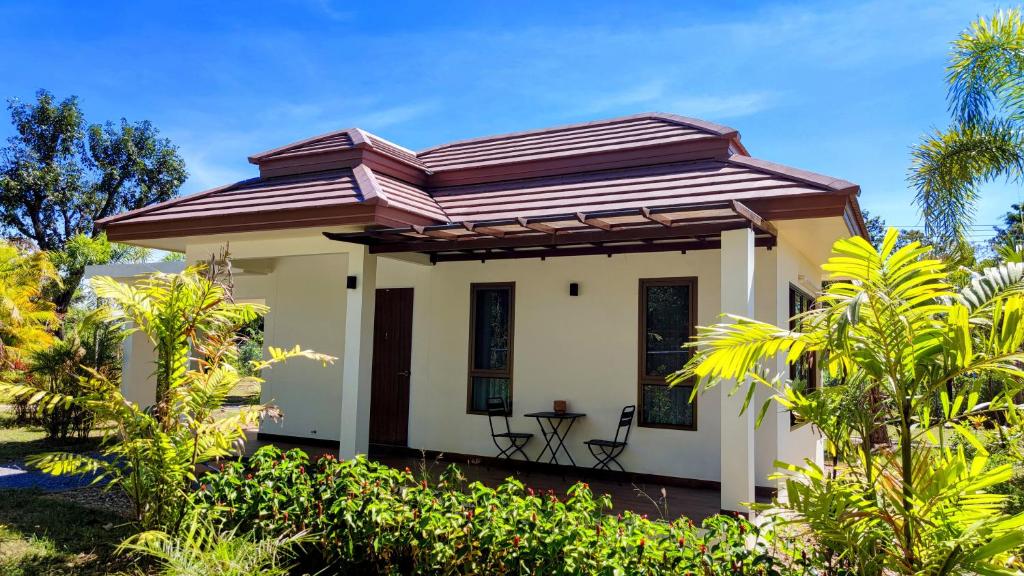 Isan Golf & Adventure Hotel - Bungaló De Lujo