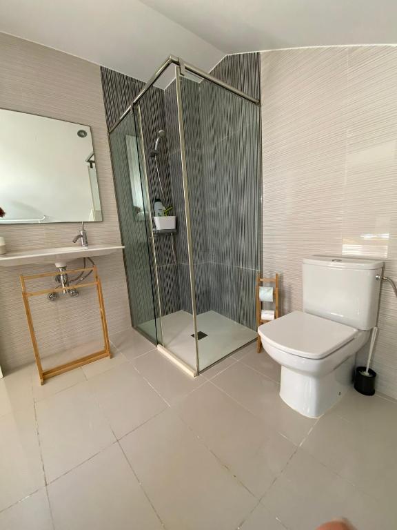 A bathroom at Alojamientos Rías Baixas- Casa Castillejos- Carril