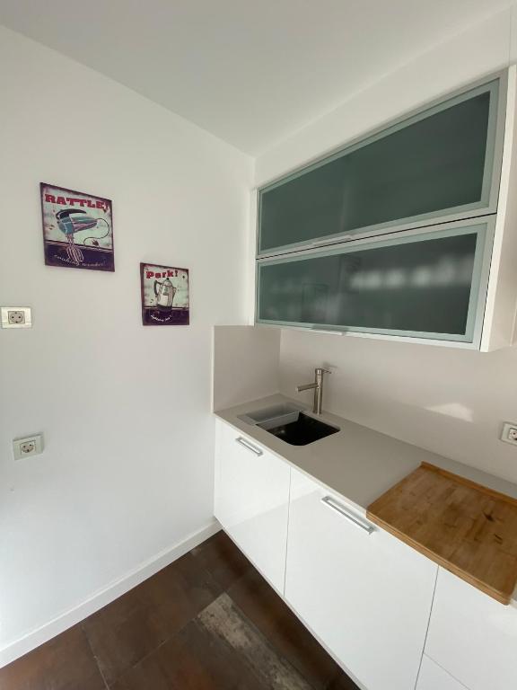 A kitchen or kitchenette at Alojamientos Rías Baixas- Casa Castillejos- Carril