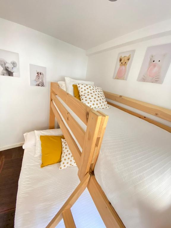A bed or beds in a room at Alojamientos Rías Baixas- Casa Castillejos- Carril