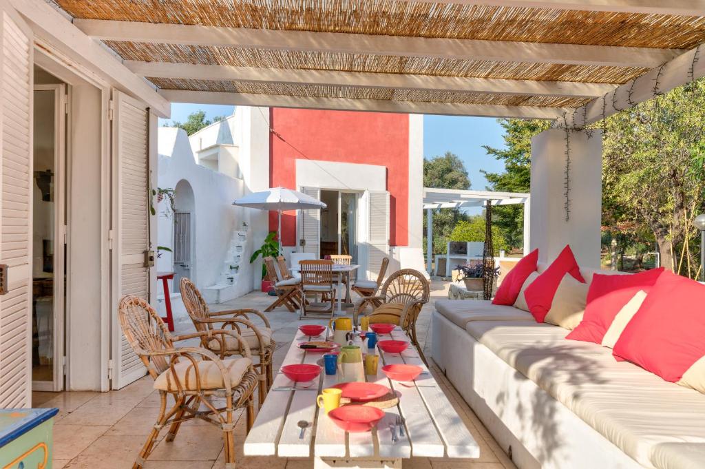 A seating area at Trullo Cezanne sustainable and peaceful