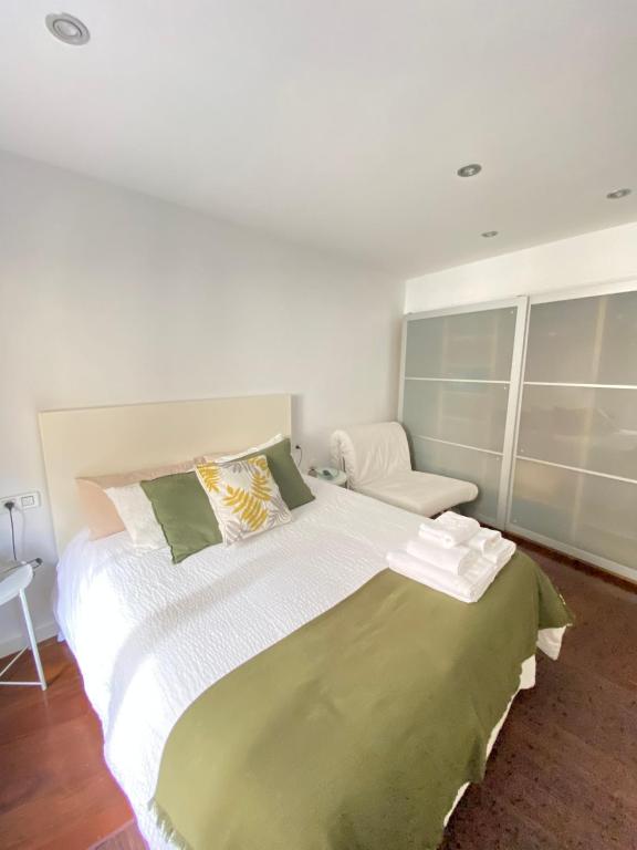 A bed or beds in a room at Alojamientos Rías Baixas- Casa Castillejos- Carril