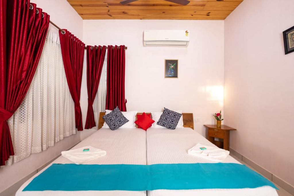 Una cama o camas en una habitación de Homested Homestay Fort Kochi