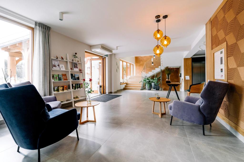 A seating area at Chaber Apartamenty