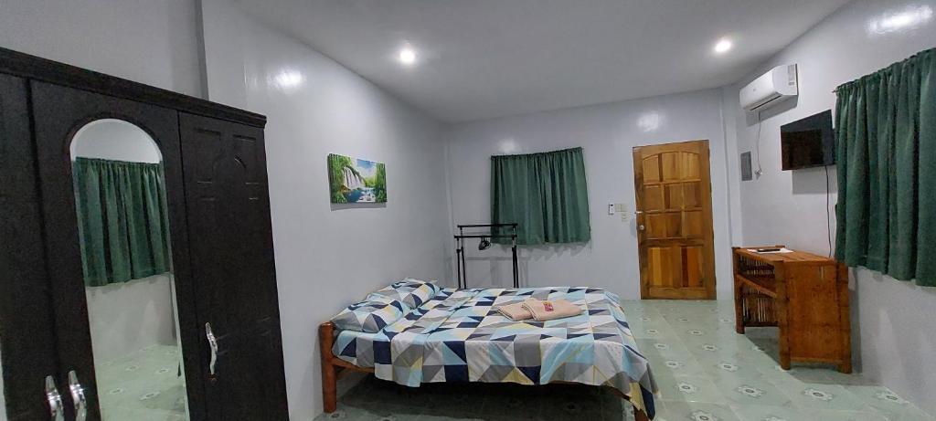 Postel nebo postele na pokoji v ubytování Genna's Tourist Inn Santa Fe