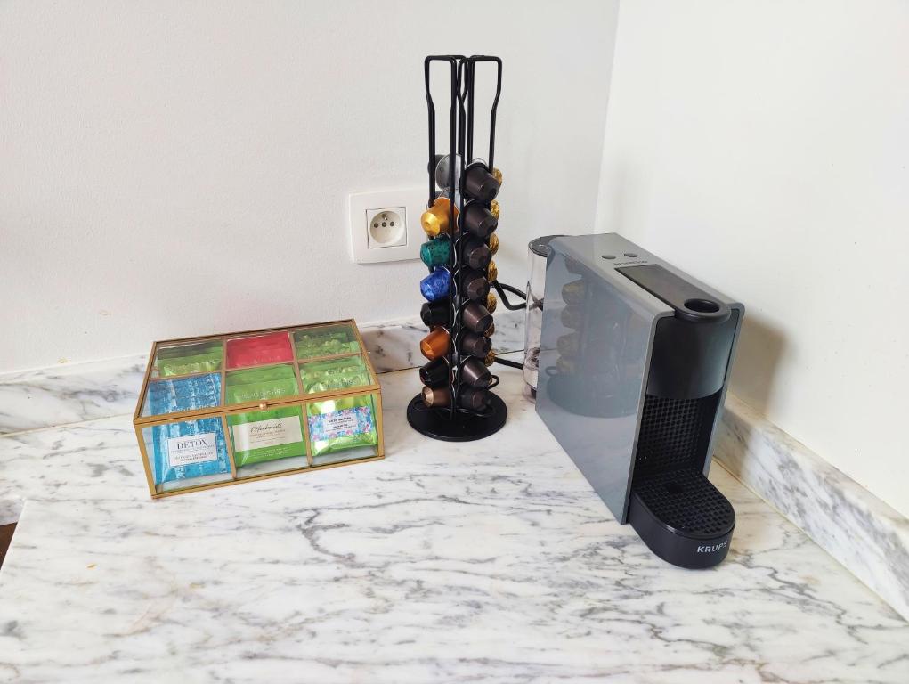 Foto dalla galleria di Traditional chic, High Ceilings' apt Aircos and Garage ad Anversa