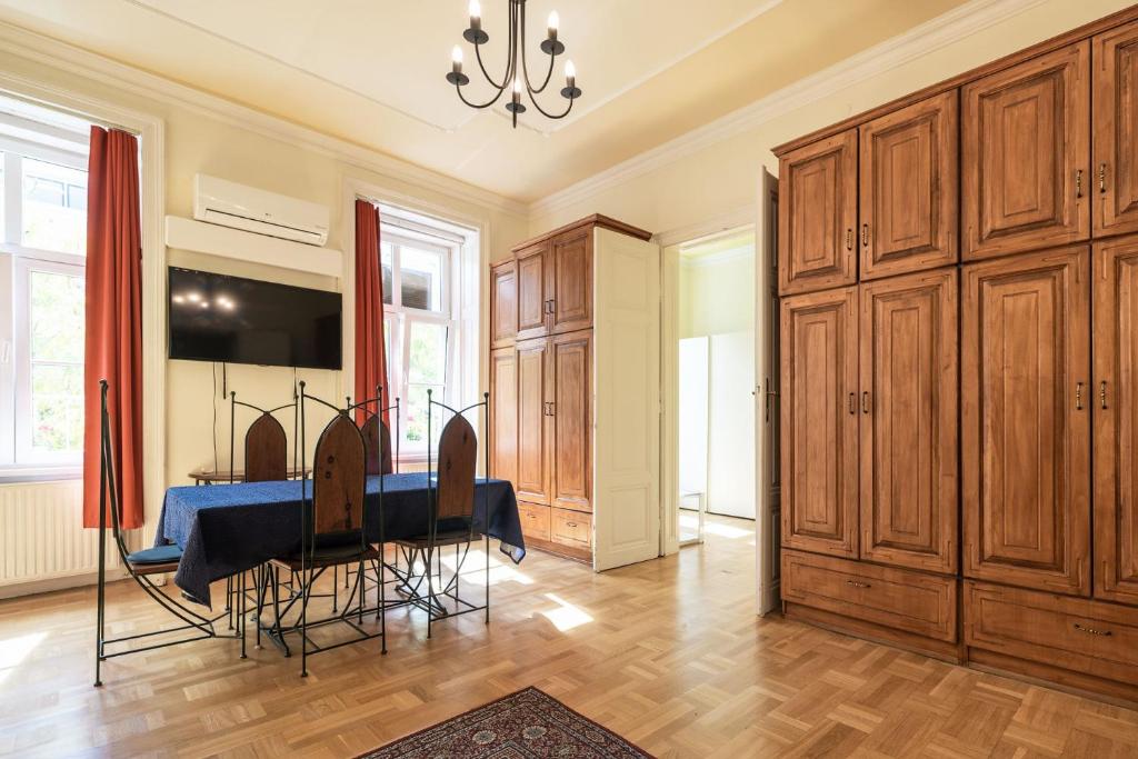 TV a/nebo společenská místnost v ubytování Pension Primavera