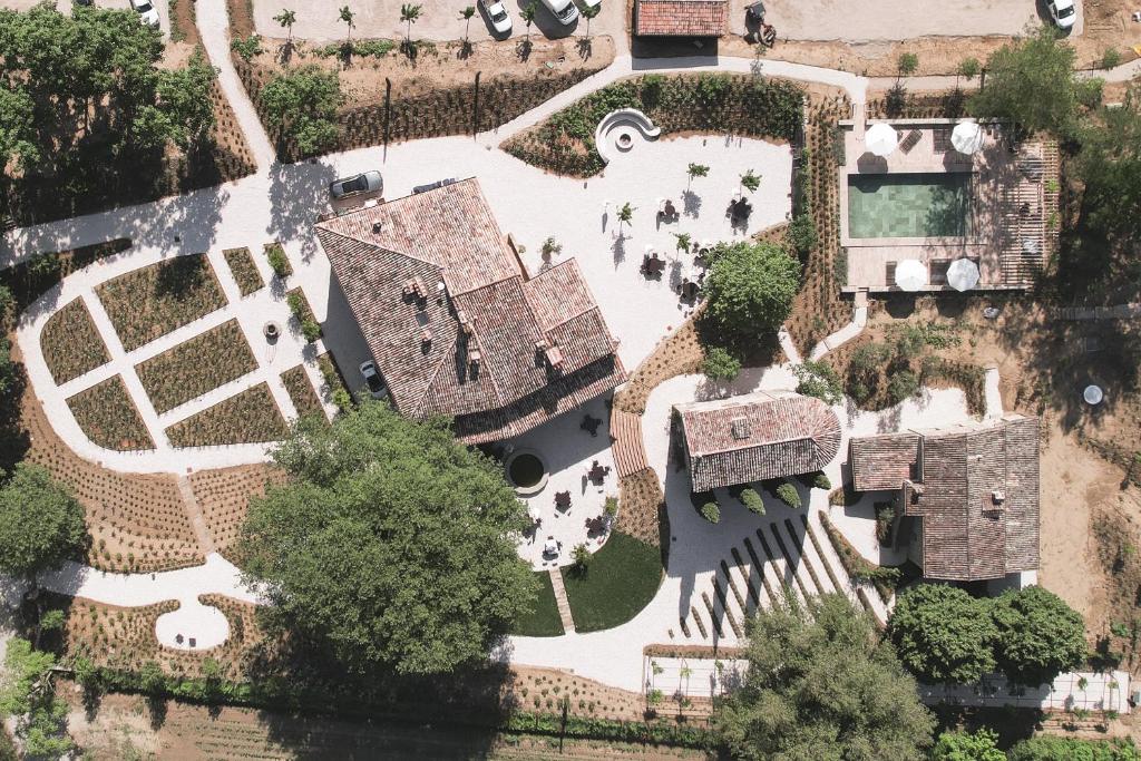 an overhead view of a house with a garden at Vocabolo Moscatelli in Calzolaro