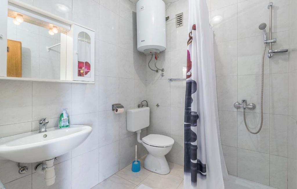 Koupelna v ubytování Apartments Nusha