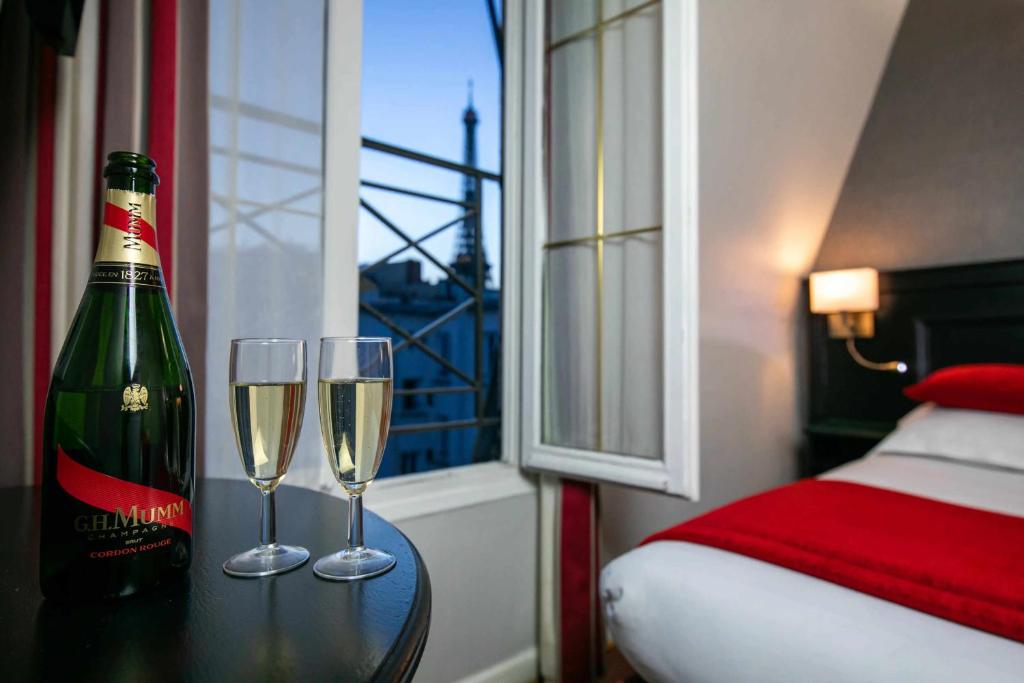Voodi või voodid majutusasutuse Hôtel Eiffel Rive Gauche toas