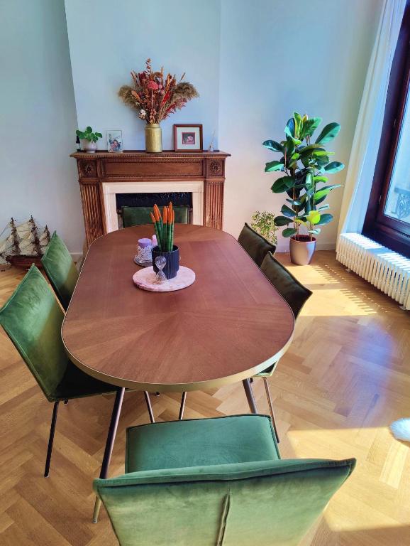 Area soggiorno di Traditional chic, High Ceilings' apt Aircos and Garage