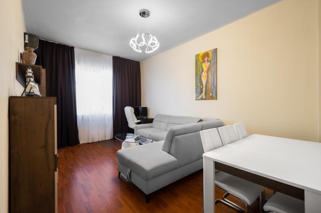 National Palace of Culture View - Spacious 1-BD Flat