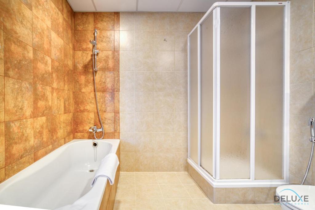 Koupelna v ubytování Opulent 1BR at MAG 218 Dubai Marina by Deluxe Holiday Homes