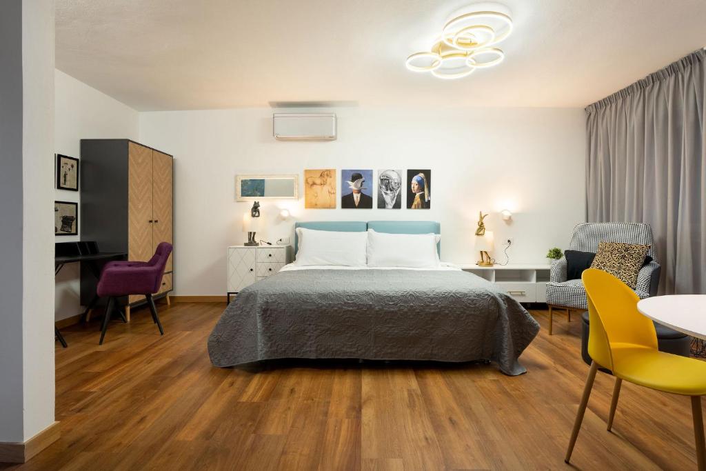 Łóżko lub łóżka w pokoju w obiekcie Guicciardini Apartment