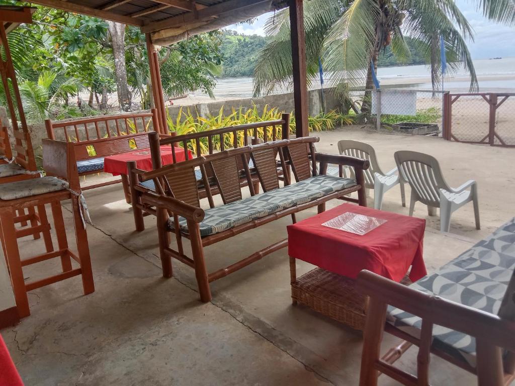 Balkón nebo terasa v ubytování Bucana beachfront guesthouse