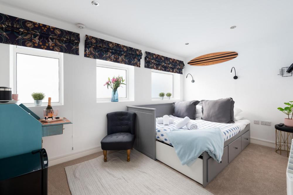 Voodi või voodid majutusasutuse TRIG-Private Studio, Courtyard, Walk to Fistral toas