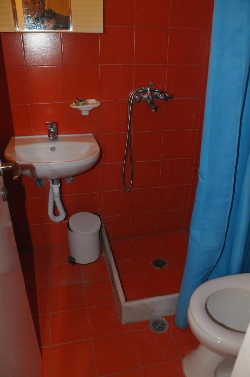 Koupelna v ubytování Chalikias Rooms