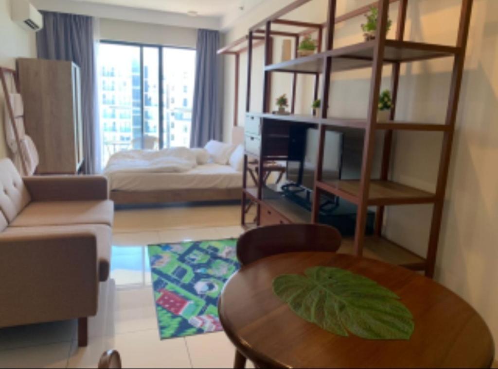 Krevet ili kreveti na sprat u jedinici u okviru objekta PUTEH Timurbay Beachfront Private Suite Kuantan