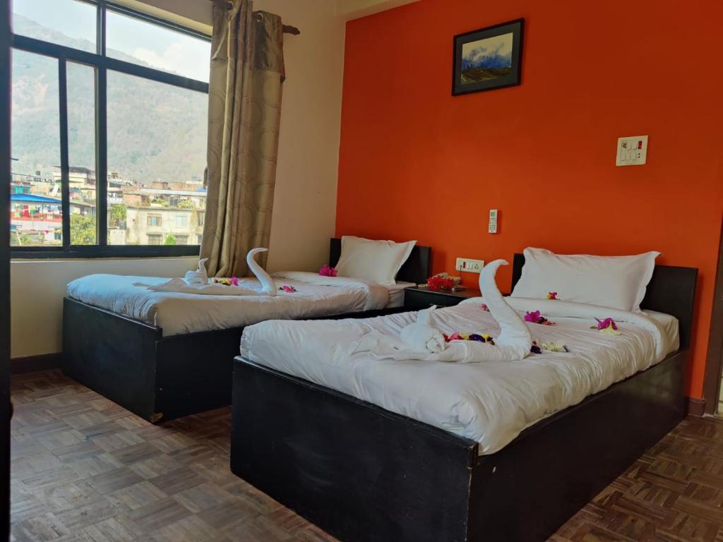 Postel nebo postele na pokoji v ubytování Gateway Himalaya Resort