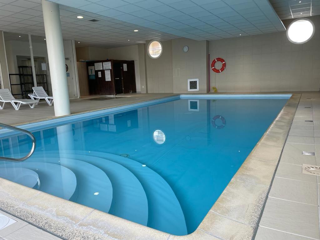 Photo de la galerie de l'établissement Le Breizhir ou appartement bord de mer avec piscine, à Plougonvelin