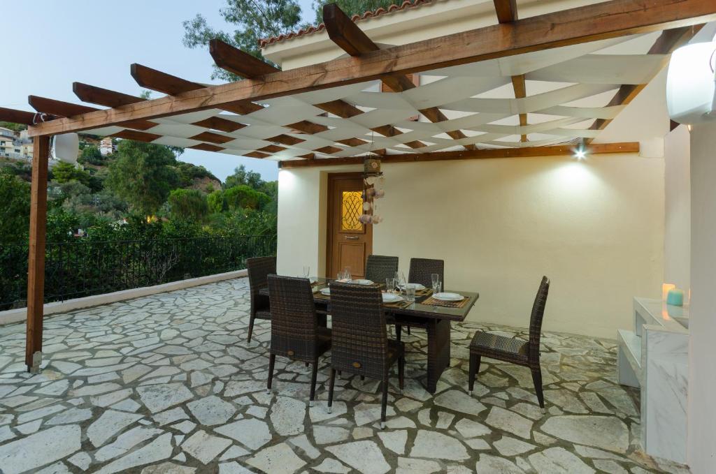 Patio alebo iná vonkajšia časť ubytovania Villa Louisa