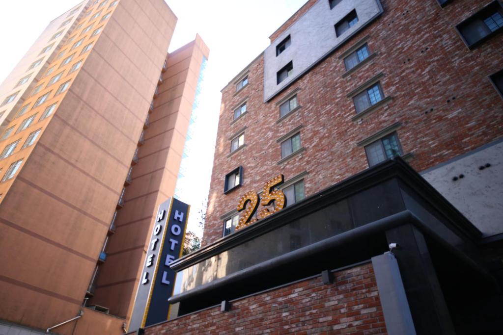 a building with a sign on top of it at 25 Hotel in Uiwang