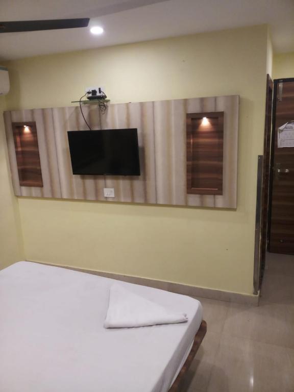 TV a/nebo společenská místnost v ubytování Hotel Rayan Inn
