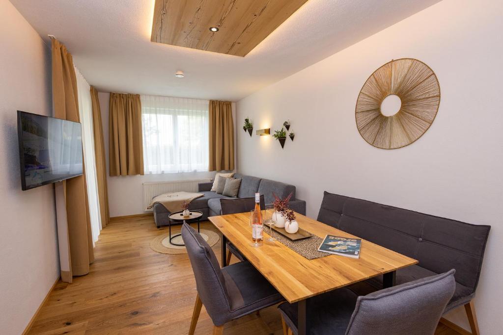 Televízia a/alebo spoločenská miestnosť v ubytovaní FESH LIVING