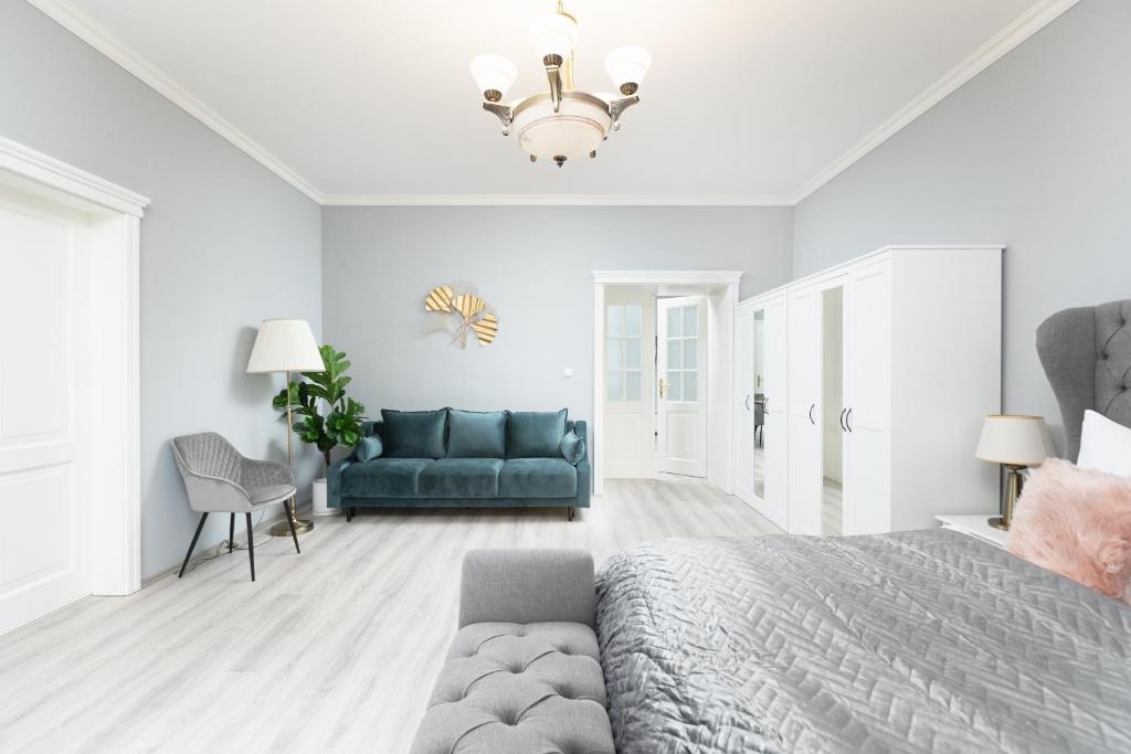 Postel nebo postele na pokoji v ubytování Luxury Central 150m2 Apartment on Wencelas Square with Private Garage
