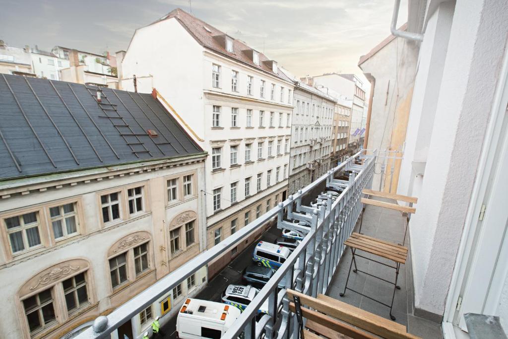 Nespecifikovaný výhled na destinaci Praha nebo výhled na město při pohledu z apartmánu