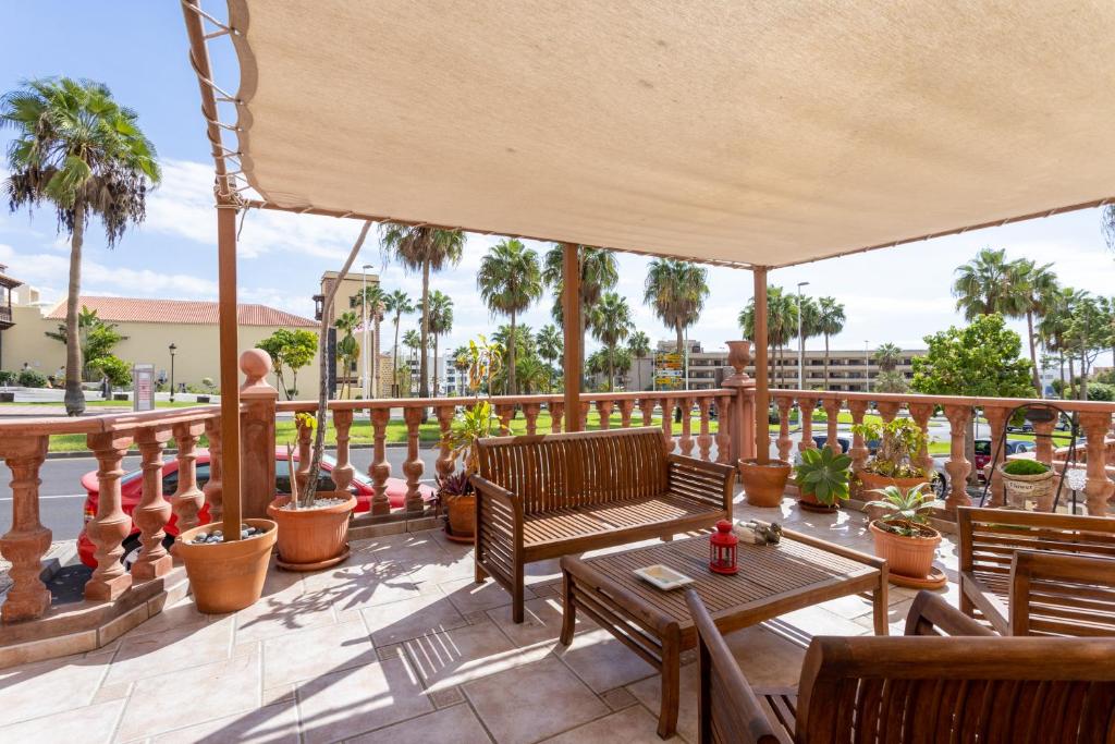 LUXURY VILLA PLAYA DUQUE, PRIVATE POOL & AIRCON, Costa Adeje, Tenerife