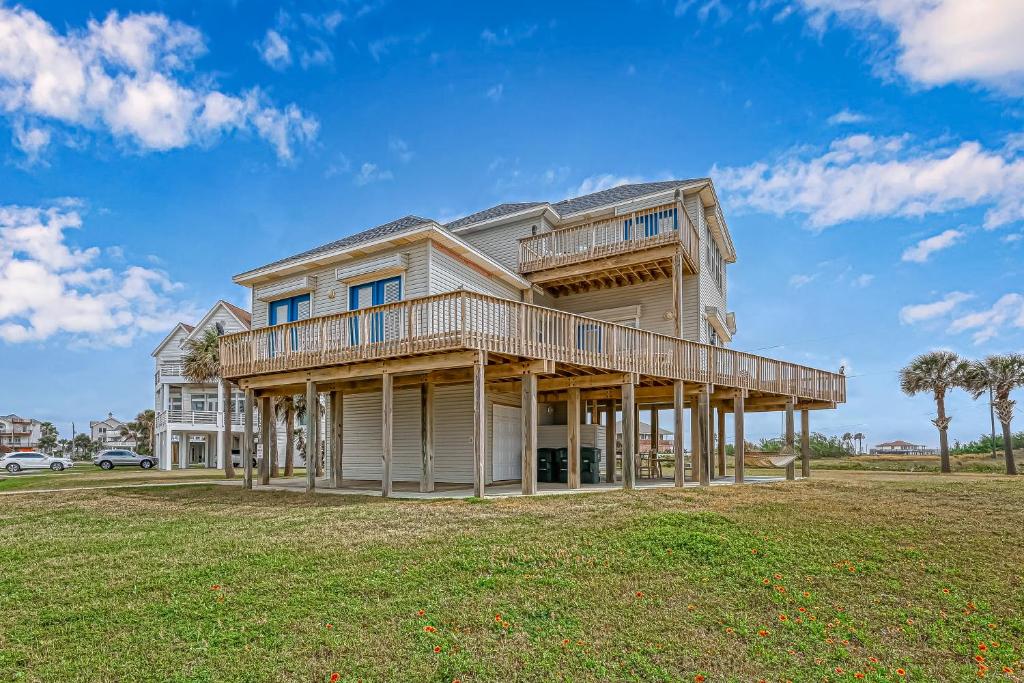 Vitamin Sea in Pirates Beach, 50 Steps to the beach, Wraparound Deck