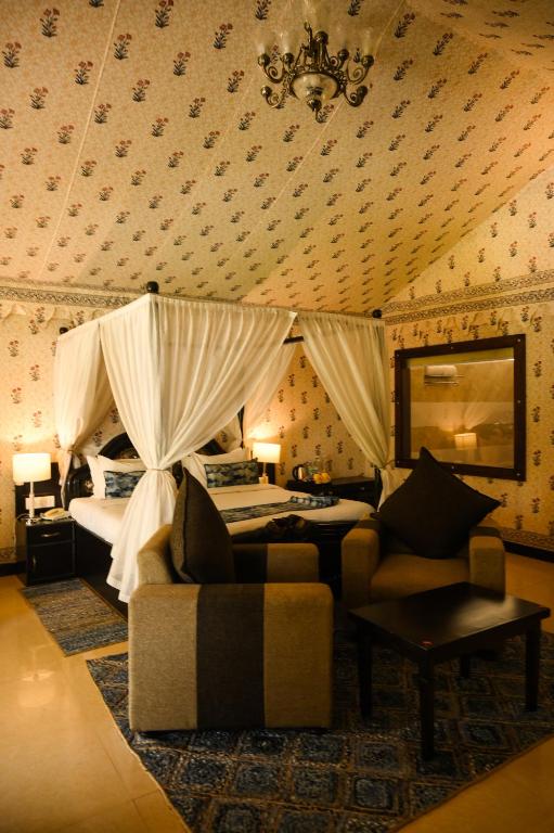Posezení v ubytování Rawai Luxury Tents Pushkar