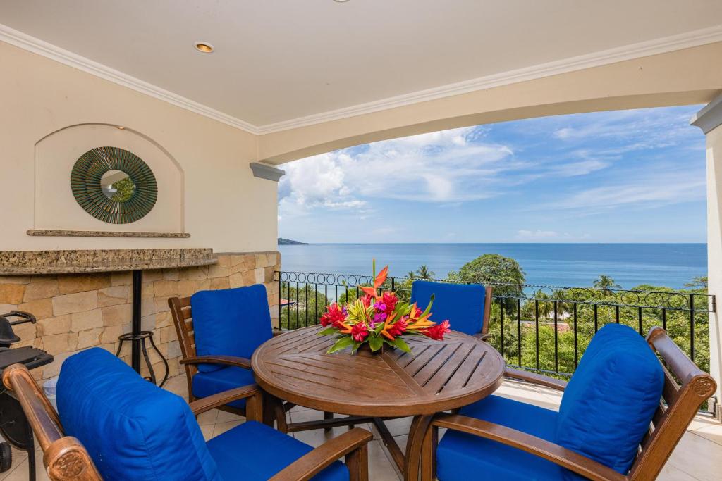 Oceanica 825 2 Bedroom Ocean View Condo, Playa Flamingo (updated