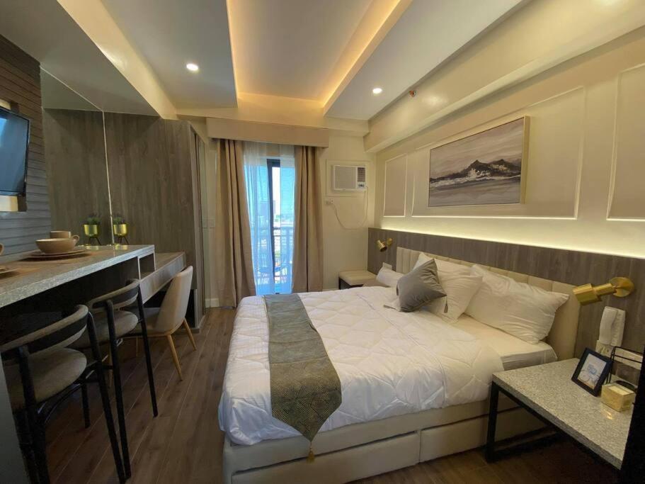 Nice Condo near Ayala Cebu w Wifi Balcony