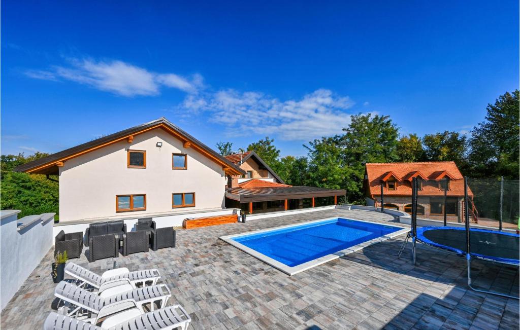Stunning Home In Vinogradi Ludbreski - Casa De Férias De Dez Quartos