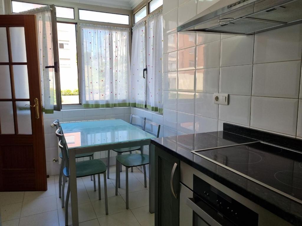 Kuchnia lub aneks kuchenny w obiekcie C01A03 Precioso apartamento Santander