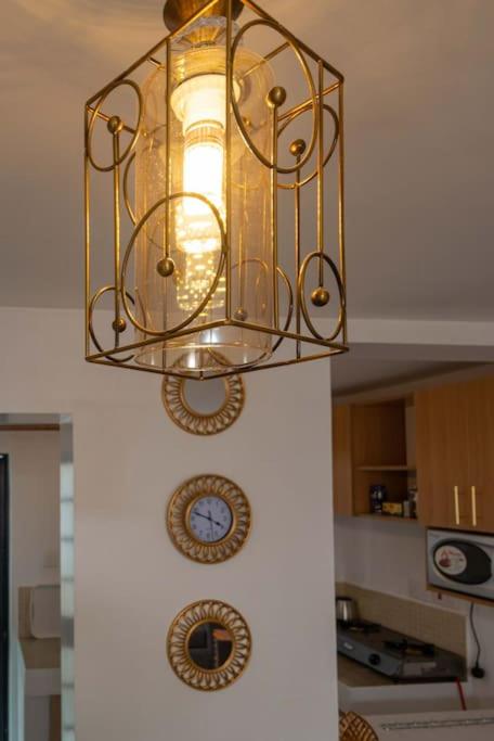 Kuchyň nebo kuchyňský kout v ubytování Athi Luxury Suites