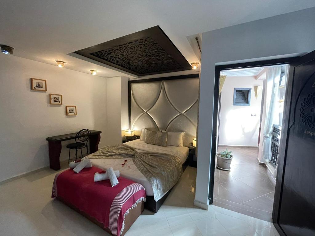 Postel nebo postele na pokoji v ubytování Riad 7 Pierres