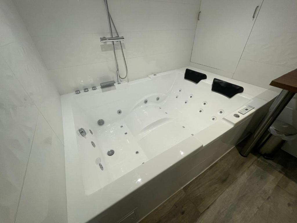 Un coin de détente - magnifique studio balnéo - 122 - Housity