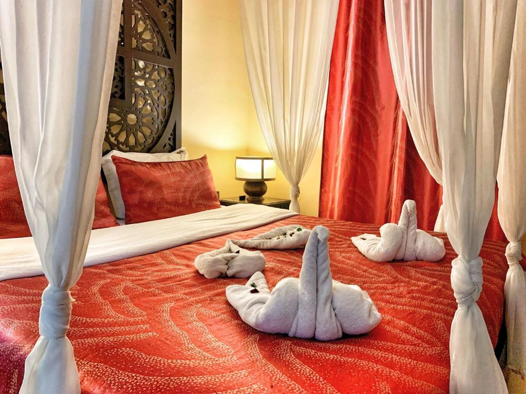 Postel nebo postele na pokoji v ubytování Riad 7 Pierres