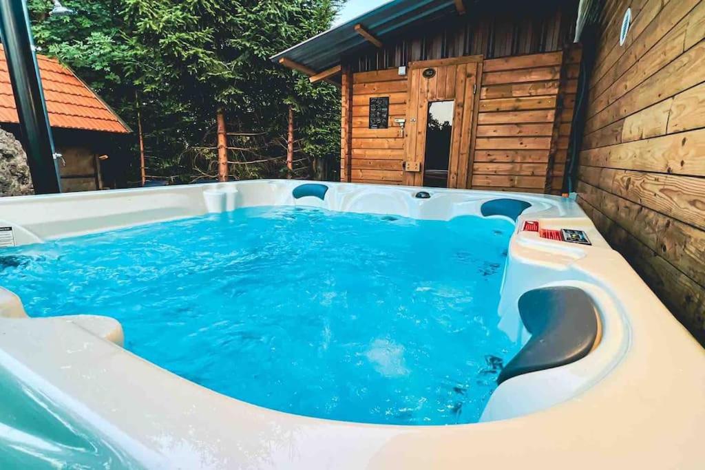 Bazén v ubytování Holiday Home Cindric Gaj nebo v jeho okolí