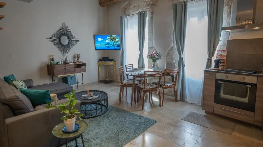 Duplex calme et climatisé au Centre historique