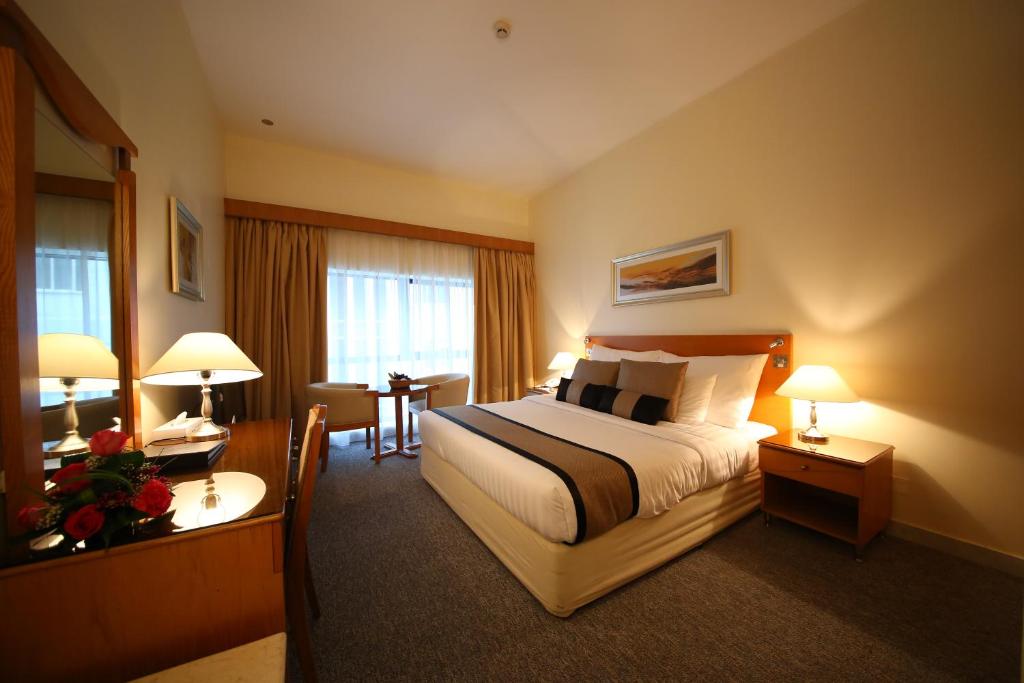 Postel nebo postele na pokoji v ubytování Lavender Hotel Deira