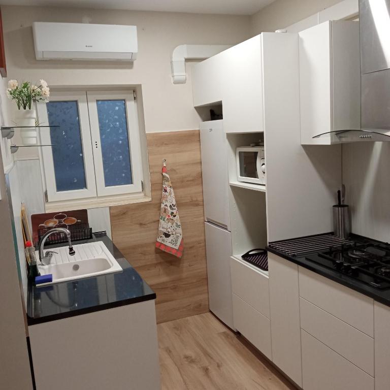 Kuchyň nebo kuchyňský kout v ubytování RuMar2 Apartamento con terraza
