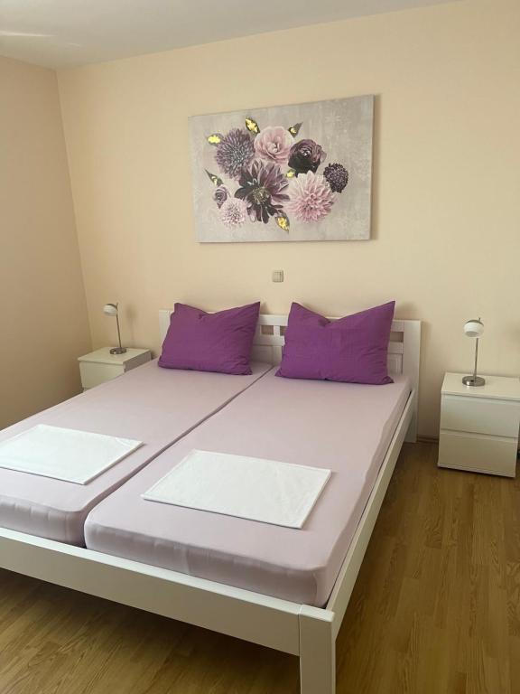 Posteľ alebo postele v izbe v ubytovaní Apartmani Emil
